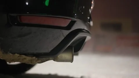 Smoke from the muffler, close-up. Winter. Vídeos de archivo 147978884