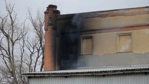 Smoke in the old factory 動画素材 90267686