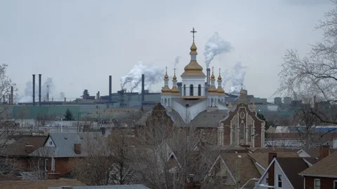 Smoke Plumes Over Mosque Vídeo Stock 126361630
