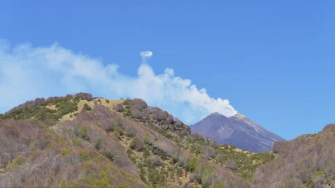 Smoke ring on Mount Etna, Sicily, Italy. Stock Footage 274213992