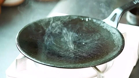 Smoke Rising from Hot Pan with Olive Oil 動画素材 334358095