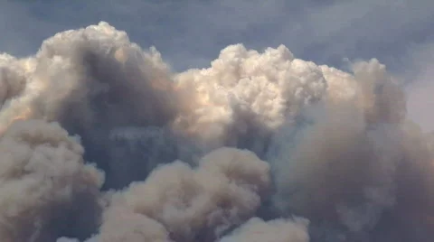 Smoke Time-Lapse With Sunlight High In The Sky Vidéo 508010
