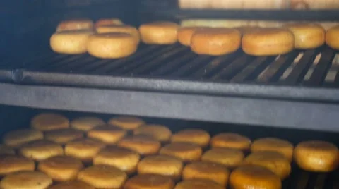 Smoked cheese on the oven, the cooking process Vidéo 66481014