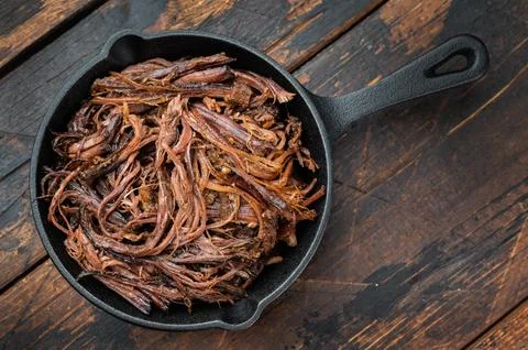 Smoked pulled beef brisket in cast iron skillet, juicy shredded barbecue me.. Stock Photos