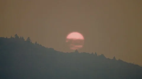 Smokey apocalyptic sunset timelapse Stock Footage 112364552