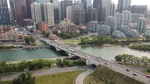 Smokey Calgary Alberta bridge 库存影片 164700305