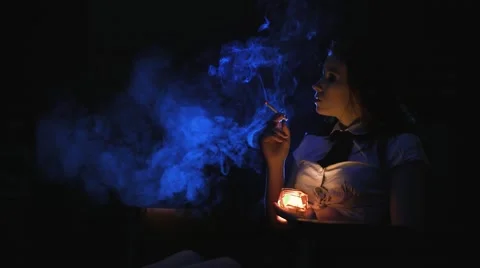 Smoking and candlelight 動画素材 68655105