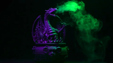 Smoking Dragon Frame Centre 動画素材 170401581