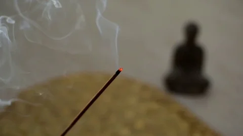 Smoking incense buddha statue Vidéo 76928632