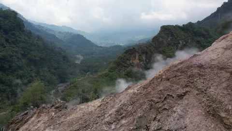 Smoking Mountain volcano in the Philippines 库存影片 243716035