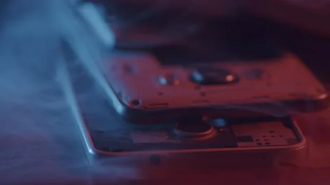Smoking Smartphone: Threat from Exploding Batteries 動画素材 232026172