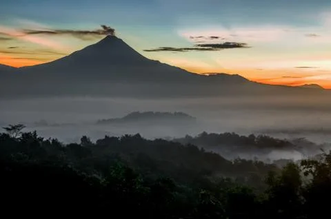 Smoking volcano mountain in yogyakarta java indonesia 스톡 사진