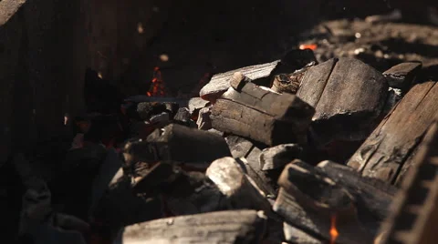 The smoldering coals in the grill 動画素材 65276856