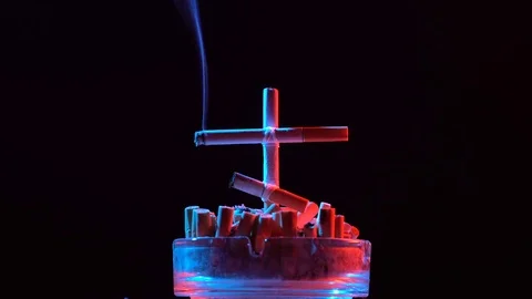 Smoldering cross of cigarettes. Timelapse Видео 75604234