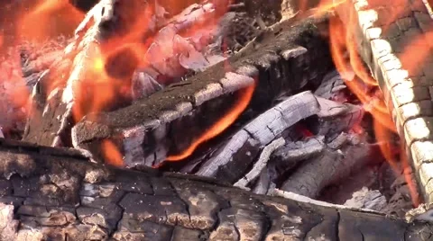 Smoldering fire 스톡 동영상 46976302