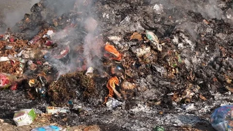 Smoldering garbage at a dump in the city. 스톡 동영상 139852683