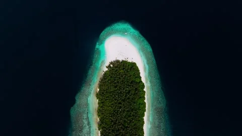 Smooth Aerial view of a tiny Island in Maldives. Stock Footage 252657594