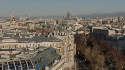 Smooth ascending drone flight over historic rooftops Video stock 322131731