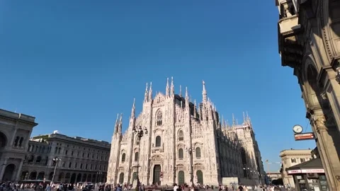 Smooth camera movement on the Duomo of Milan, Italy Видео 314583562
