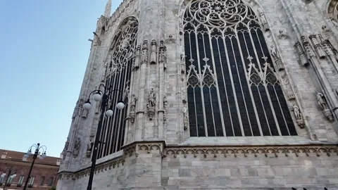 Smooth camera movement on the Duomo of Milan, Italy Vídeos de archivo 314583876