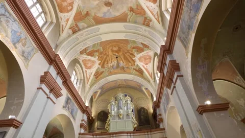 Smooth camera movement inside The Church of the Holy Cross Vidéo 335811452