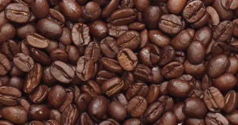 Smooth Camera Movement Over a Handful of Coffee Beans. Видео 142320207