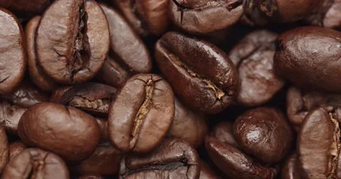 Smooth Camera Movement Over a Handful of Coffee Beans. Видео 142320371