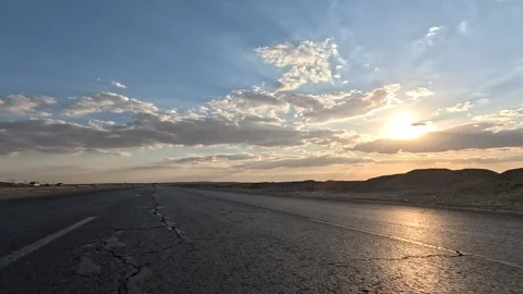 Smooth driving experience Cairo Fayoum Desert Road wide horizon desert views Vídeos de archivo 330078433