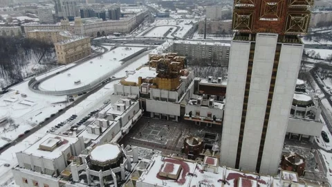 Smooth drone ascent beside Moscow landmark Video stock 325782053