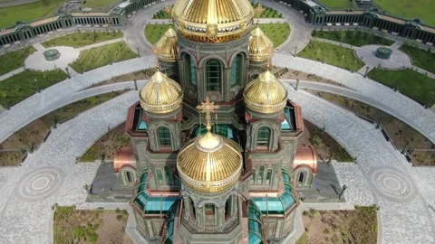 Smooth drone drop over cathedral upper structures Vidéo 321615476