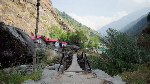 Smooth flight of cameras across a bridge to a village in India 스톡 동영상 168322049