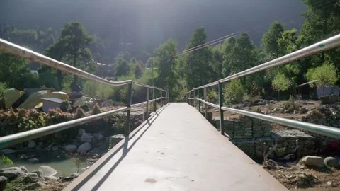 Smooth flight of cameras across a bridge to a village in India 스톡 동영상 168324998