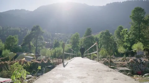 Smooth flight of cameras across a bridge to a village in India 스톡 동영상 168369548
