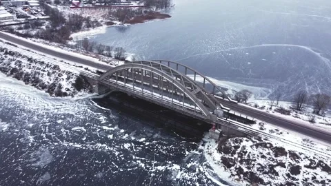 A smooth flight on a drone over a bridge and a frozen river Vidéo 152832029