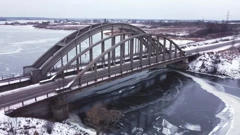 Smooth flight on a drone over a bridge and a frozen river Vidéo 152832059