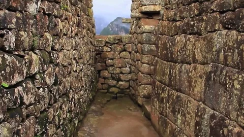 Smooth Glidecam Movement Through The Ruins of Machu Picchu Stock-Footage 84292394