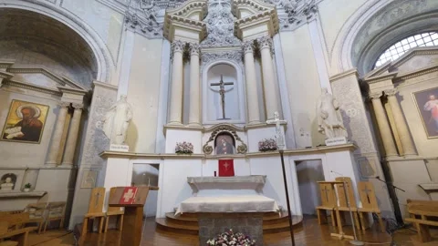 Smooth interior movement inside The Church of Jesus the Redeemer Vidéo 335737988