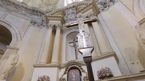 Smooth interior movement inside The Church of Jesus the Redeemer 스톡 동영상 335738032
