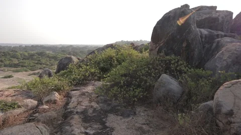 Smooth moving shot from the ocean front with abstract rock formations at a Vidéo 105990907