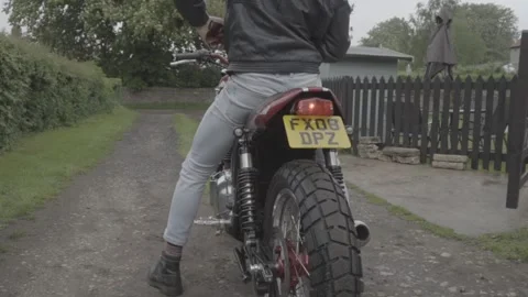 Smooth pan CLOSE UP on Triumph Motorbike 库存影片 242585477