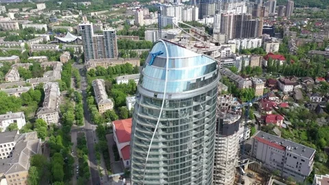 Smooth rise right in front of a tall glass building and lower the camera down Stock Footage 219694565