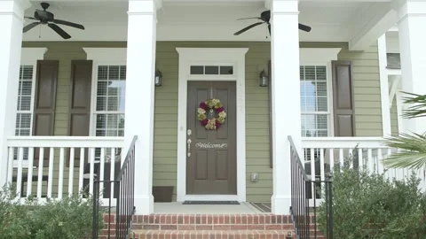Smooth shot push in of front porch Stock-Footage 147404961