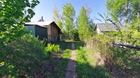 Smooth steady camera shot slides along dirt country road Stock-Footage 63361553