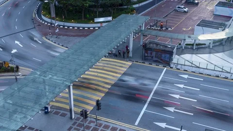  Smooth time lapse of busy road, vehicles and pedestrian in city Video stock 101063093