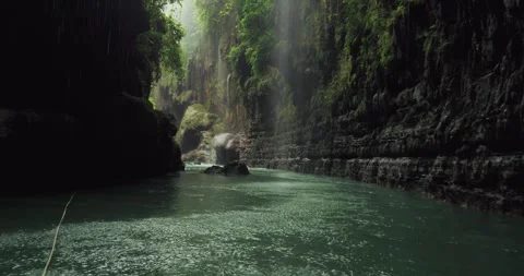 Smooth Tropical River Flow Through Canyon Forest with Natural Texture 스톡 동영상 332607155
