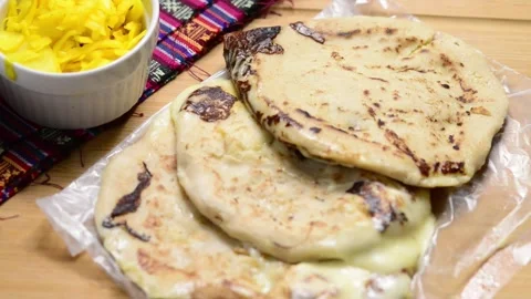 A smooth video pan showcasing cheese-filled pupusas with curtido and sauce .. 動画素材 294112970