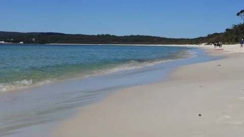 Smooth waves on white sand dunes of Hyams beach in Jervis bay – 4k. Stock Footage 138290666