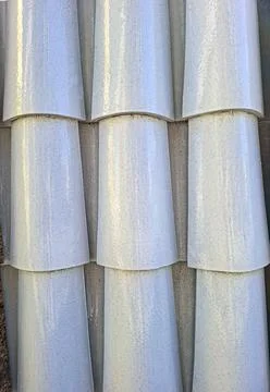 Smooth white tile texture arranged in a neat pattern for architectural use .. Stockfoto's