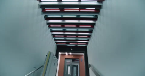 Smooth Wide Angle Shot Through Residential Hallway Corridor Vidéo 143810599