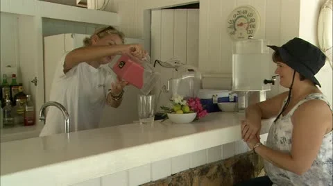 Smoothie being poured at bar Stock Footage 22664622